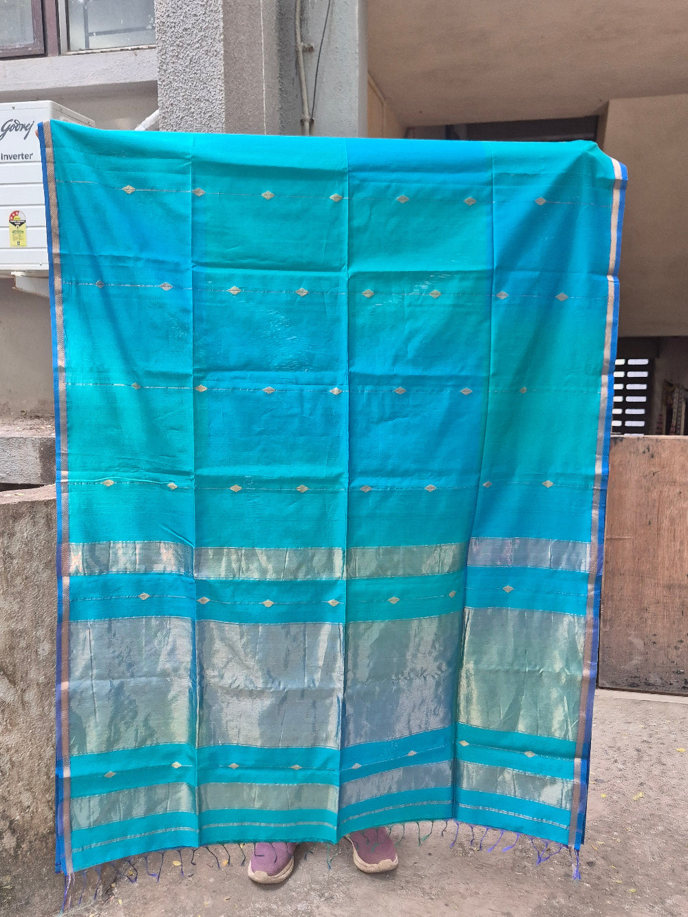 Teal Blue Green Dual Tone Handwoven Pure Maheshwari Saree