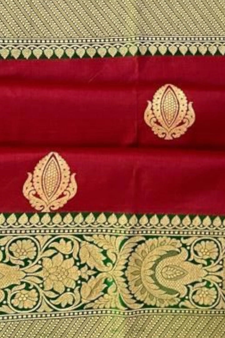 Laal Pure Katan Bananasi Saree