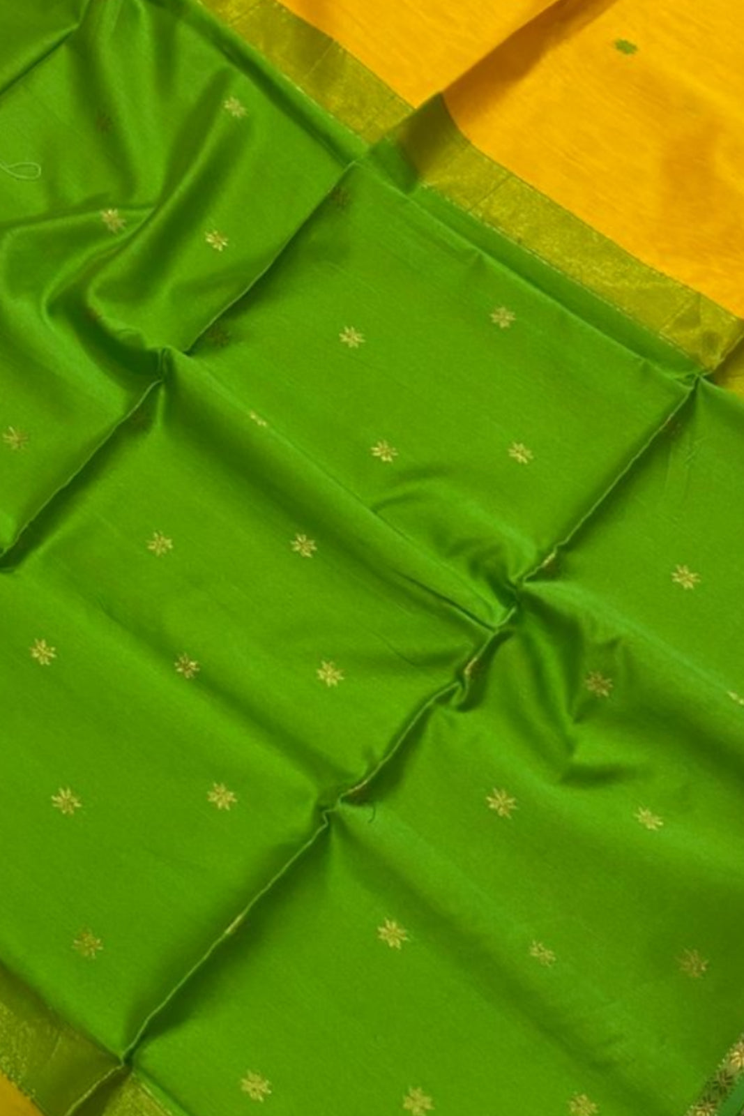Hand_woven_star_buta_saree