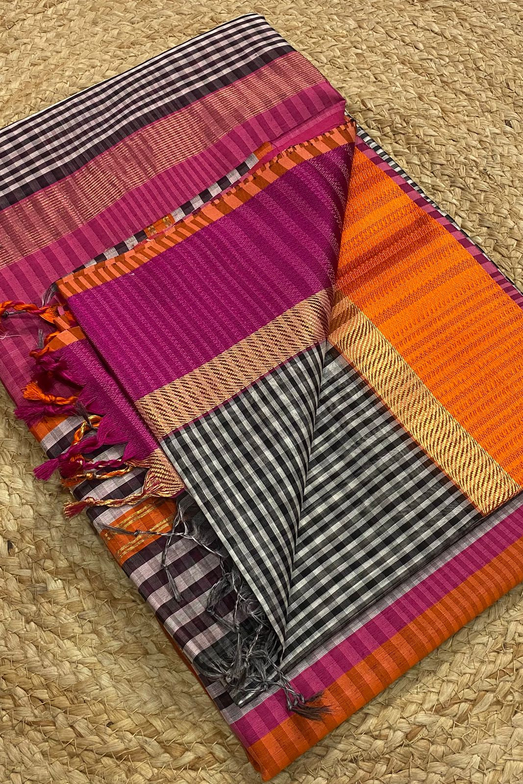 pure_handwoven_maheshwari_saree